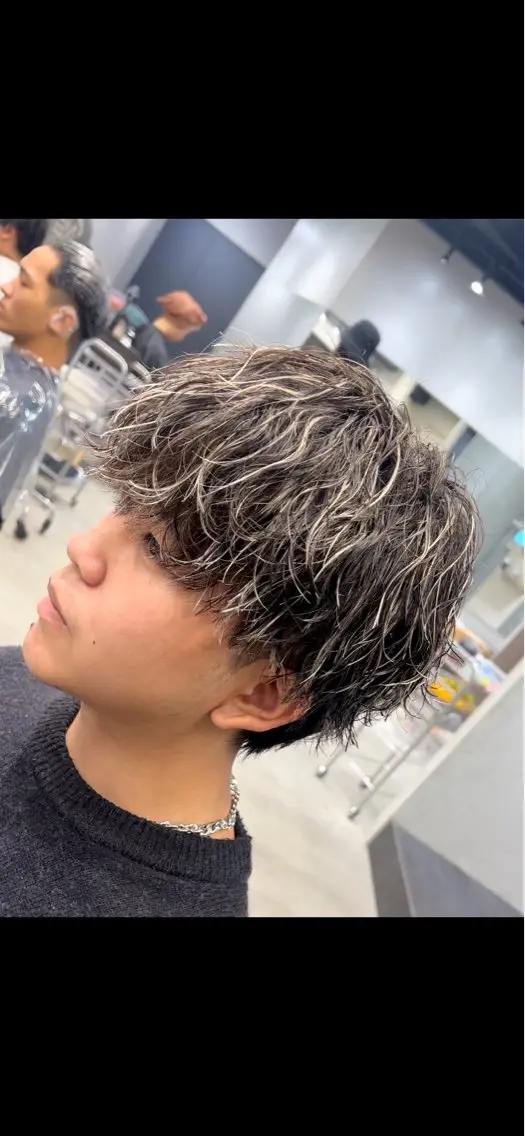 カラー パーマ メンズ メンズハイライト メンズパーマ ハイライトカラー カット ヘアカラー パーマ fifth park 六反穂 龍介のヘアスタイル