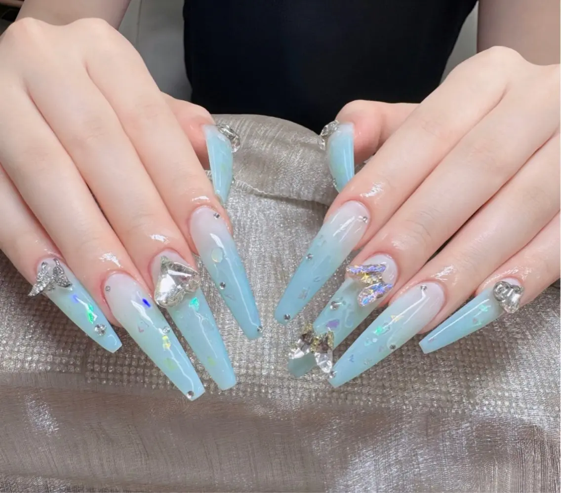 ネイル オーロラネイル フレンチネイル ジェルネイル ハロウィン キラキラネイル ハンドネイル H.baby Nail Salonのネイルデザイン