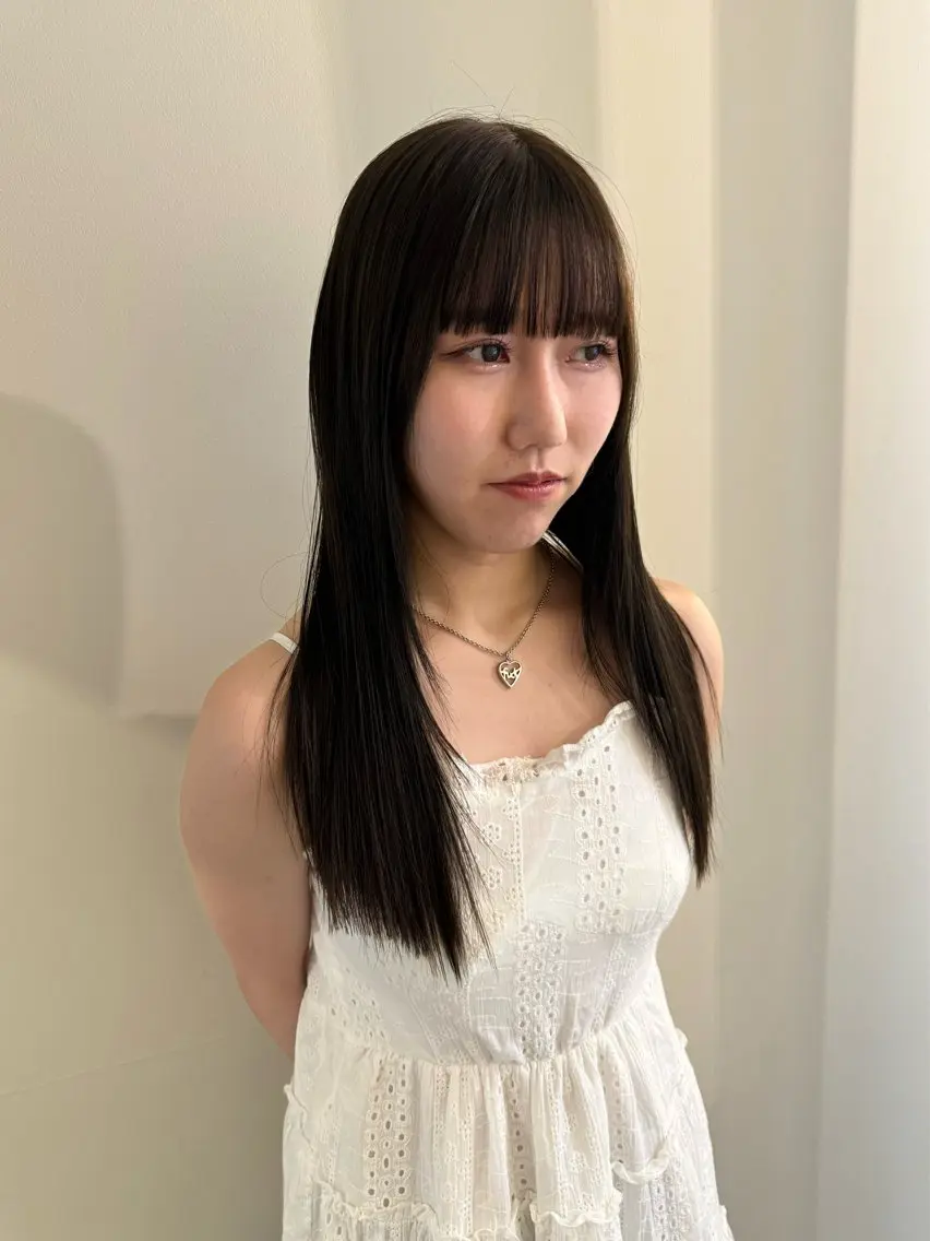 ロング カラー ベージュカラー オリーブベージュ 内沼 恵留菜のヘアスタイル