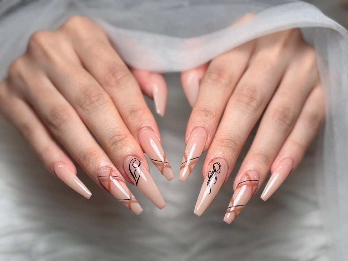 ネイル アートネイル 長さ出し ジェルネイル 韓国ネイル マグネットネイル ハンドネイル Cloudy Chan Nailのネイルデザイン
