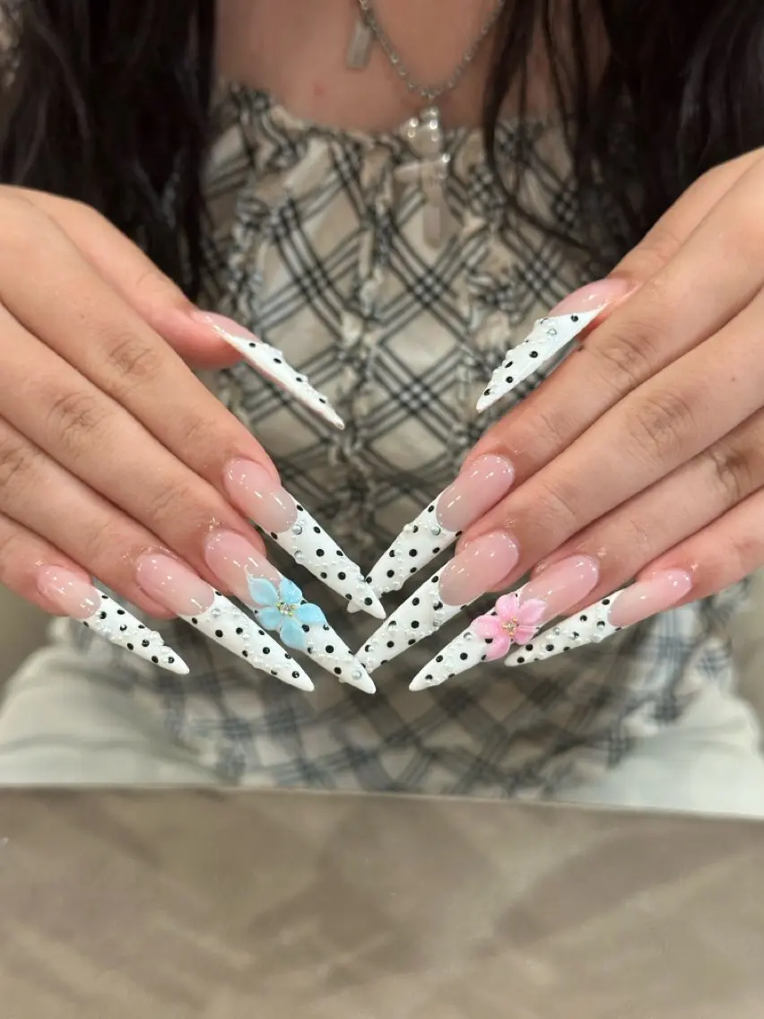 ネイル ジェルネイル 韓国ネイル 持ち込み シンプルネイル ワンホンネイル ハンドネイル 🎀Aura. Yurachanのネイルデザイン