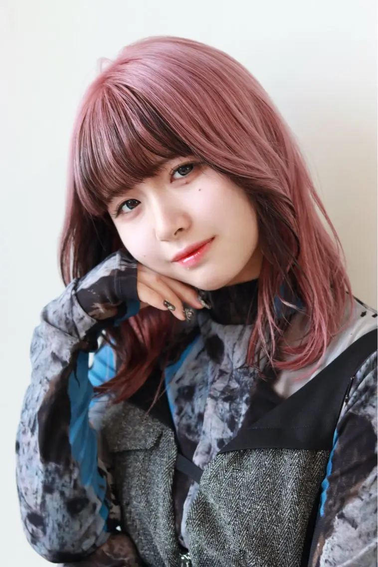 ミディアム カラー ブラウンカラー ピンクカラー 由比藤理子 ブリーチカラー🌈のヘアスタイル