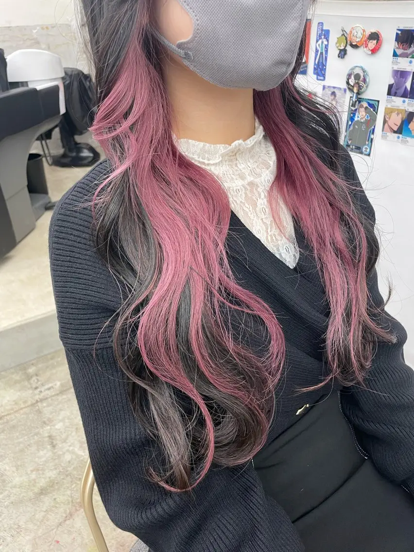 ミディアム カラー インナーカラー 推し ブリーチ 髪質改善のヘアスタイル