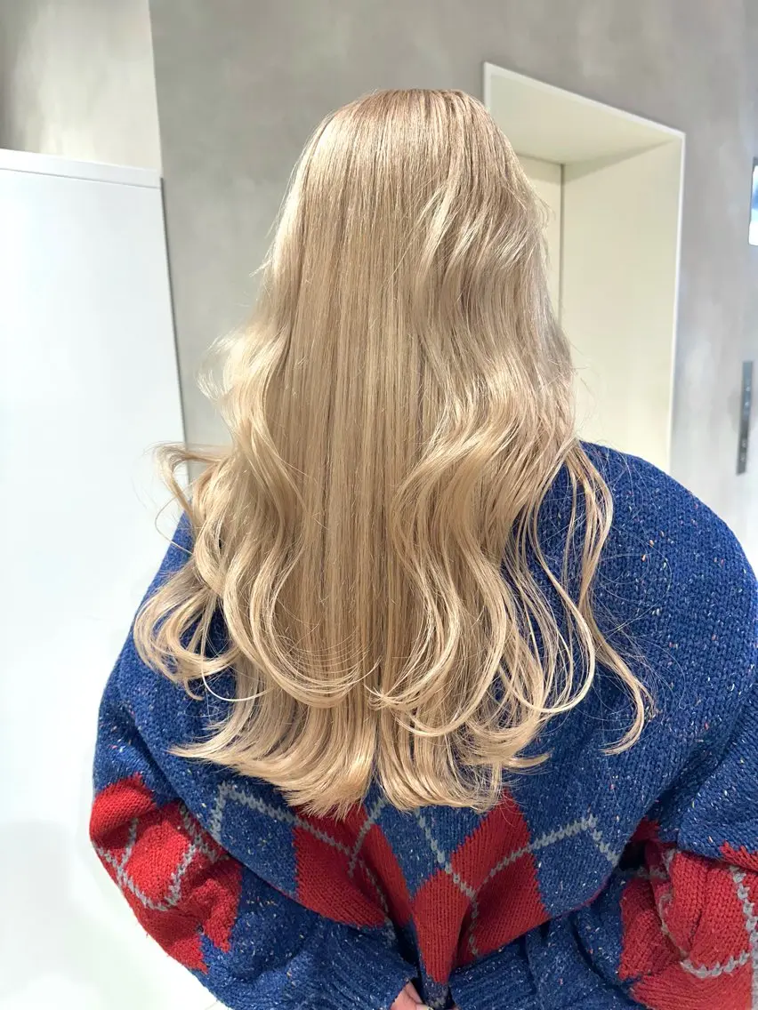 ロング カラー ブリーチ ブロンド ホワイトブロンド カット ヘアカラー トリートメント 可愛いベージュ作る 美容師/あかね🧸のヘアスタイル