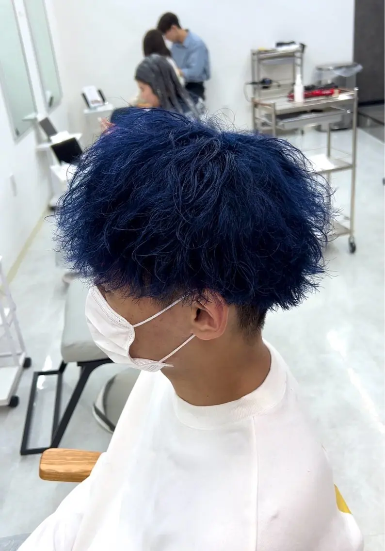 ショート カラー ヘアアレンジ メンズ メンズブリーチ メンズハイトーン ブリーチ ハイトーンカラー ネイビーカラー カット ヘアカラー トリートメント ヘアセット フウト/メンズカット /メンズパーマのヘアスタイル