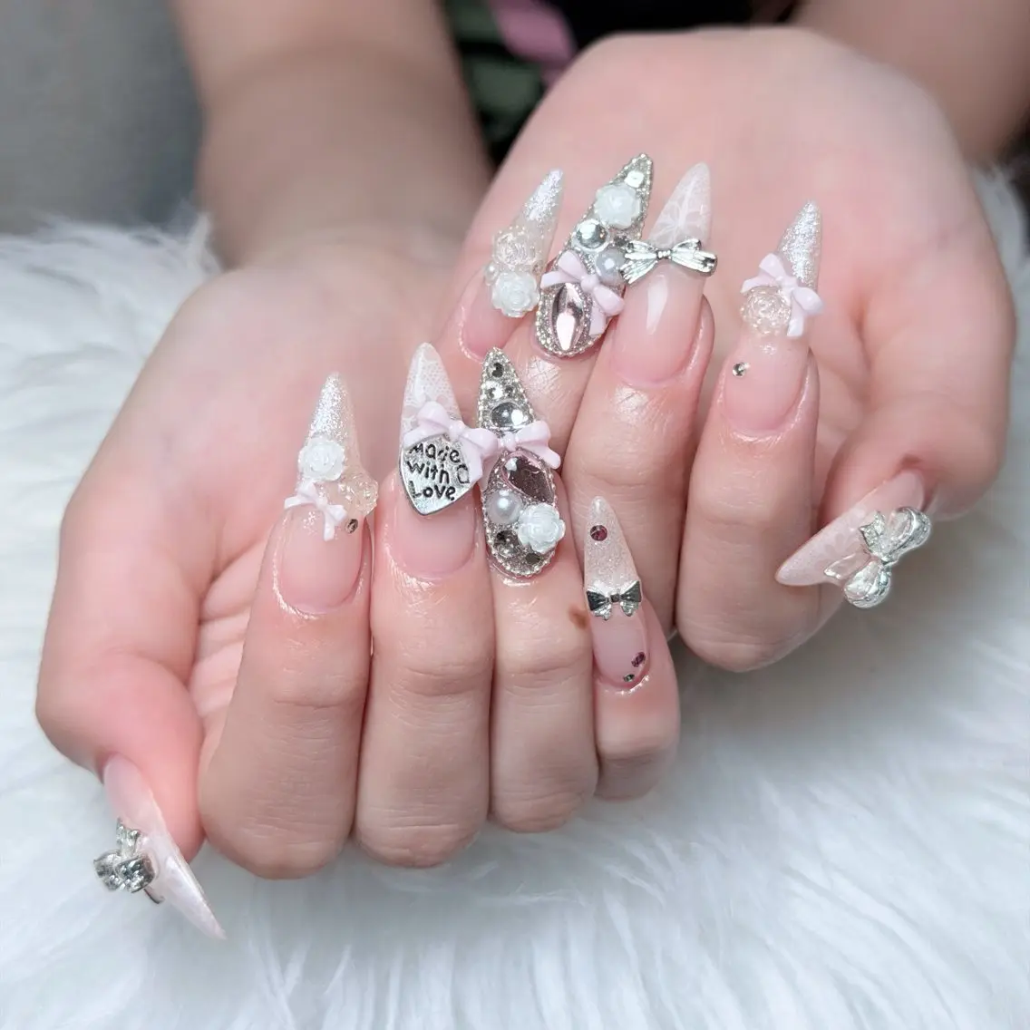 ネイル チークネイル ドット フレンチネイル グラデーション ハート ハンドネイル ハンドケア Eli Muse 新宿ネイルのネイルデザイン
