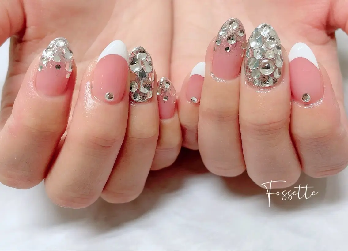 ネイル フレンチネイル グラデーション キラキラネイル ラメ(グリッター) ラメグラデーション ハンドネイル nailsalon Fossetteのネイルデザイン