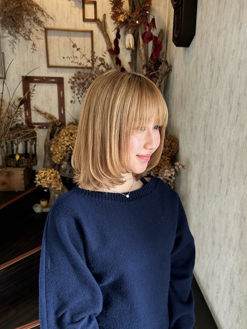 ミディアム 顔まわりレイヤー 顔周りカット レイヤーカット minami 🐣のヘアスタイル