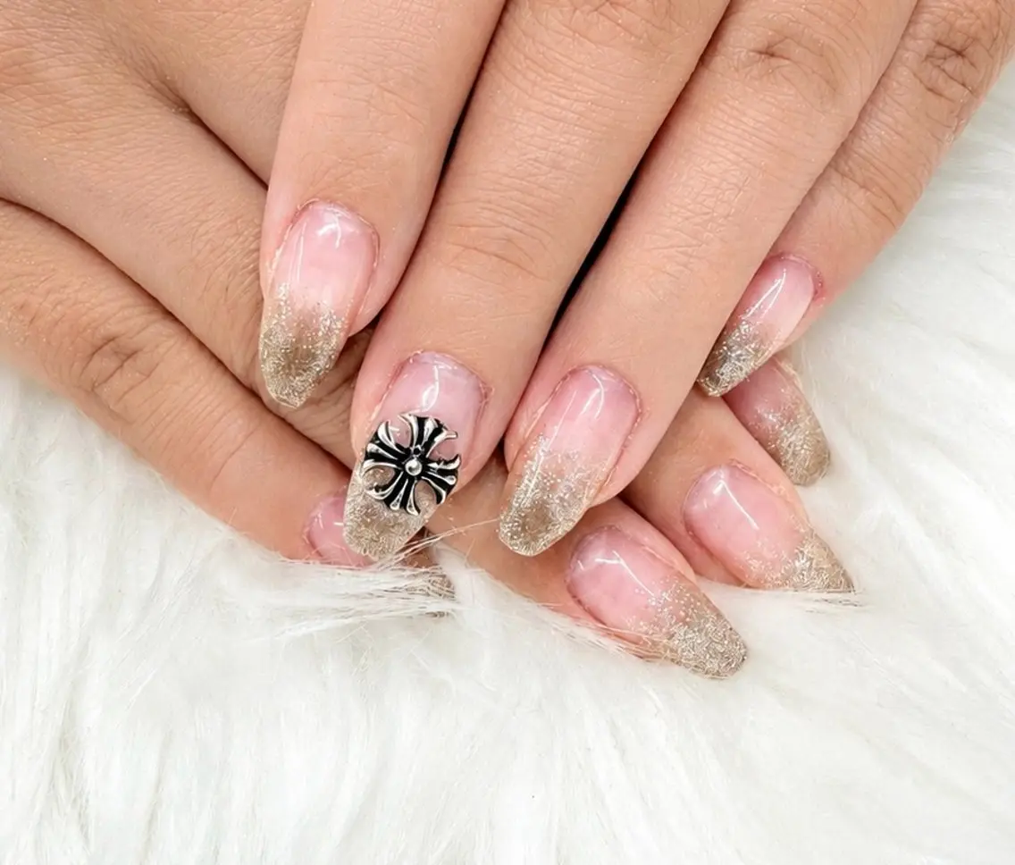 ネイル ハンドネイル Bianca 赤羽 KUSAKABEのネイルデザイン