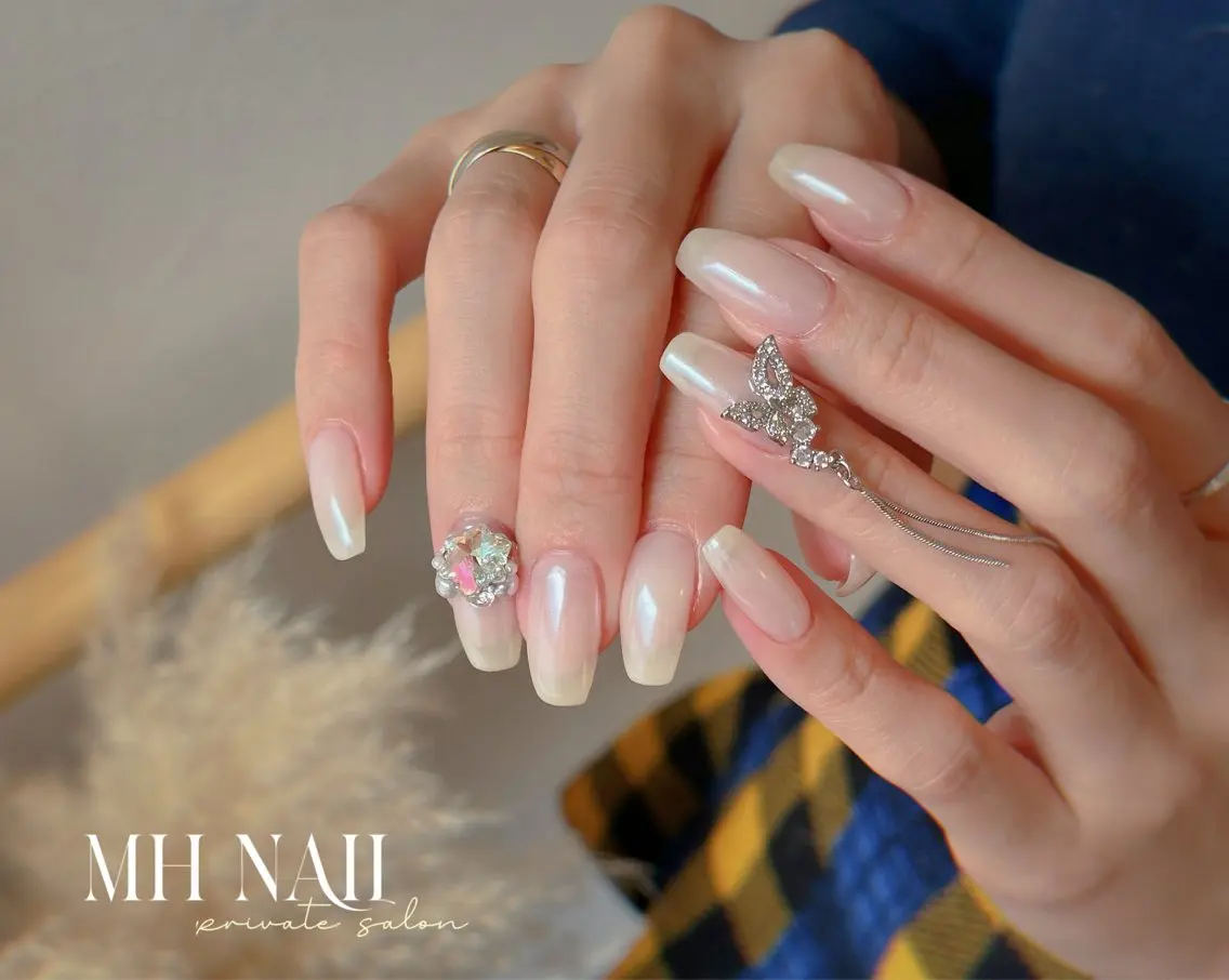 ネイル オーロラネイル ホワイト ハンドネイル MH Nailのネイルデザイン