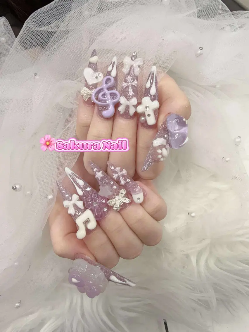ネイル アートネイル オーロラネイル ボルドー チークネイル フレンチネイル ハンドネイル Sakura Nail Salonのネイルデザイン