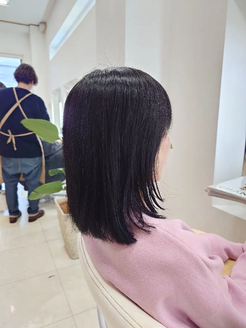 ミディアム カット ヘアカラー トリートメント ｷﾝｼﾞｮｳ ｴﾅﾐのヘアスタイル
