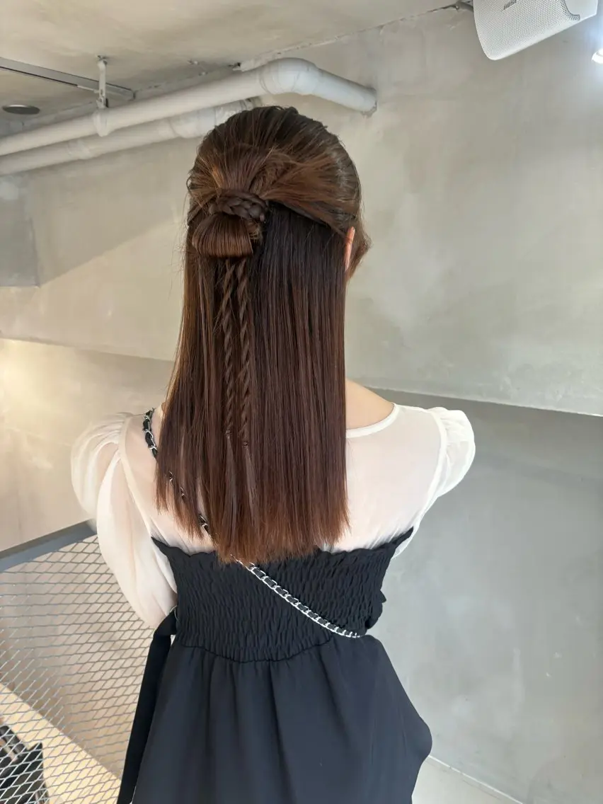 セミロング ヘアアレンジ ハーフアップ ヘアセット 透明感カラー🫧 nanohaのヘアスタイル