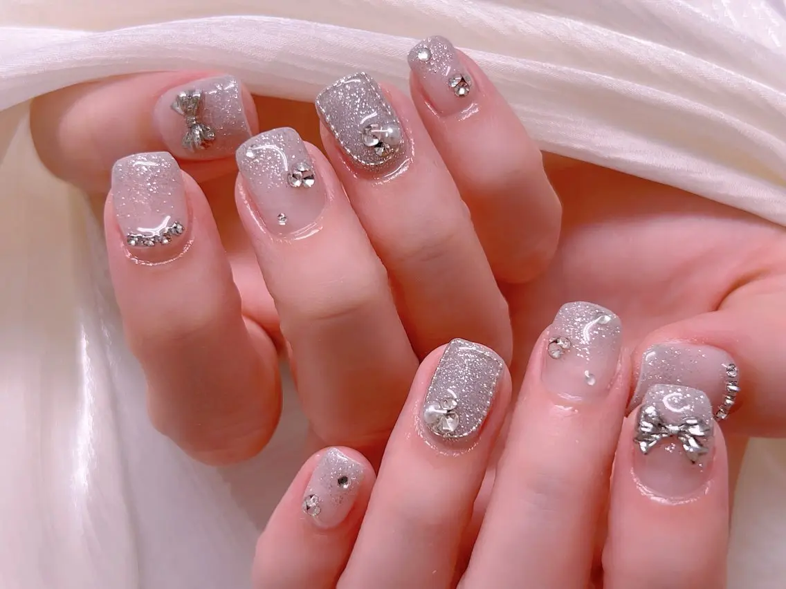 ネイル フレンチネイル ジェルネイル グラデーション 韓国ネイル マグネットネイル ハンドネイル 【長さ出し】 IRIS NAILのネイルデザイン
