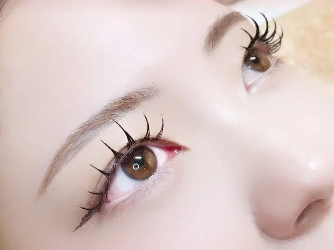 【モチ最強🫧LEDマツエクで持続1.5倍💖】束感フラットラッシュ120本✨🎀の写真