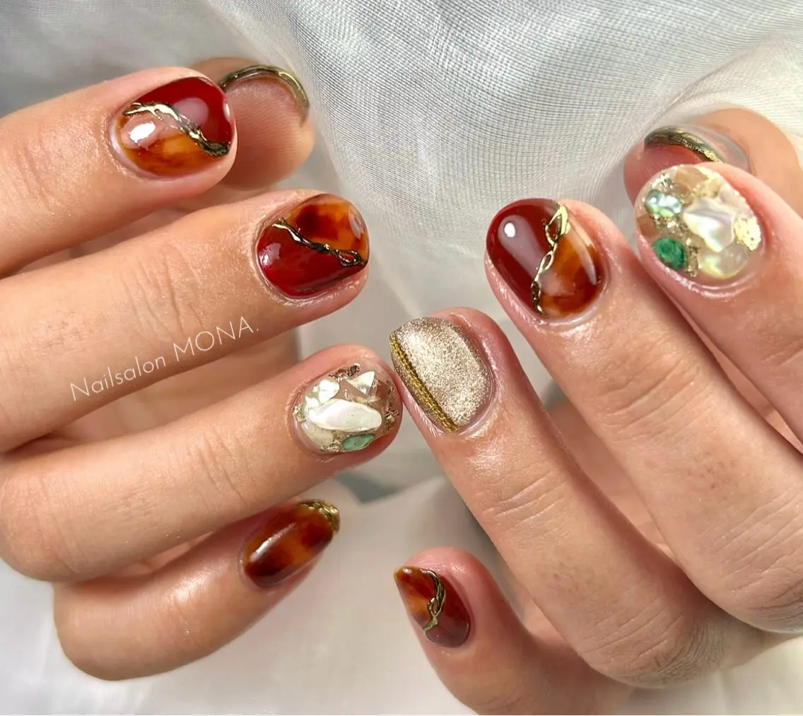 ネイル アートネイル べっ甲ネイル ボルドー ゴールド ハンドネイル Nailsalon MONA.のネイルデザイン