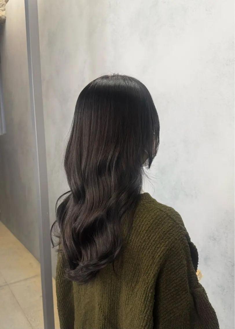ロング カラー アッシュ アッシュブラウン ブラウンカラー 透明感カラー ダークアッシュ カット ヘアカラー トリートメント Fūna︎｜ 八王子 ｜モデル募集中のヘアスタイル