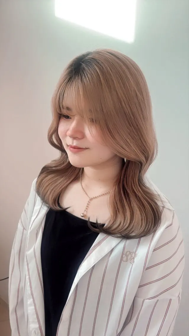 セミロング カラー ワンホンヘア MINDS LINO Reinaのヘアスタイル