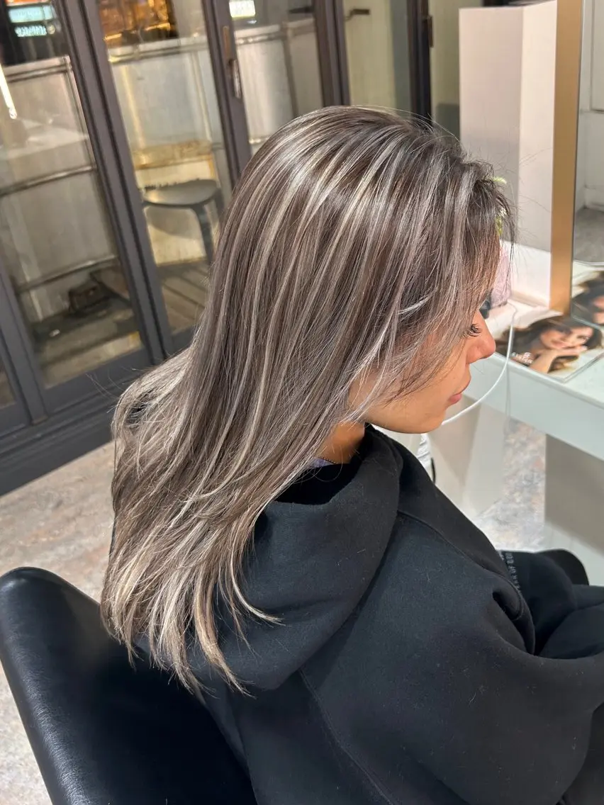 セミロング カラー カット ヘアカラー トリートメント レイヤーカット BLend 渋谷のヘアスタイル