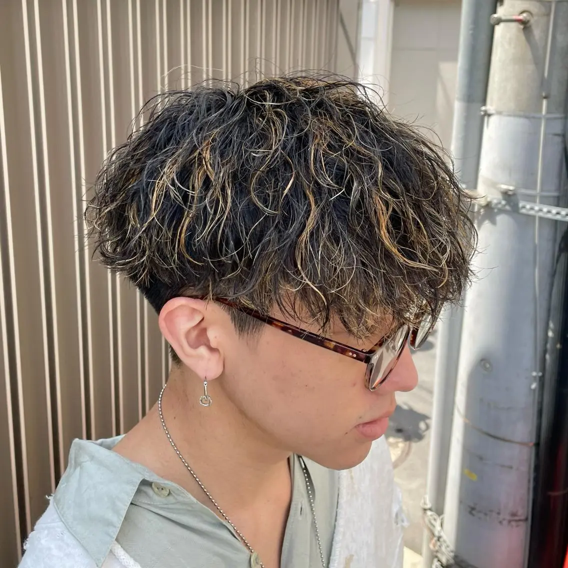 ショート カラー パーマ メンズ メンズハイライト マッシュ ハイライトカラー ハイライト カット ヘアカラー パーマ メンズ特化美容師/ 藤戸 椋のヘアスタイル