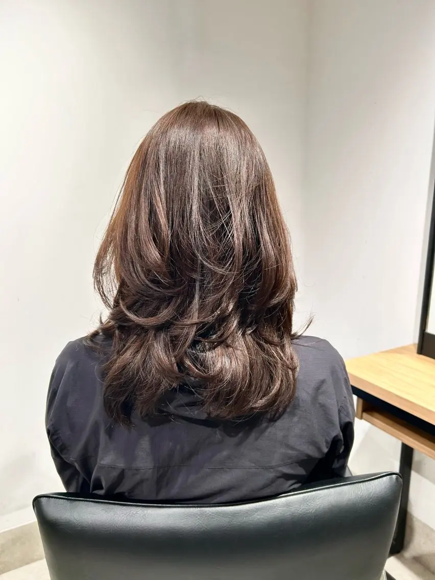 セミロング カラー ベージュカラー ブリーチ ブリーチなしカラー レイヤーカット カット ヘアカラー トリートメント ヘッドスパ スキバサミを使わない カット🌼唯🌼のヘアスタイル