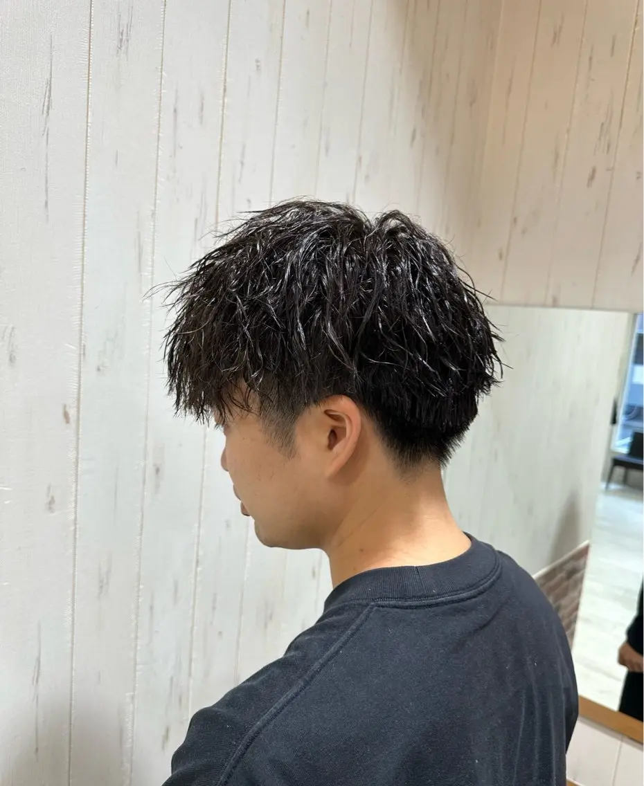 ショート パーマ メンズ メンズブリーチ ダウンパーマ メンズハイライト メンズインナーカラー メンズ韓国風 パーマ 中嶋 紘夢のヘアスタイル