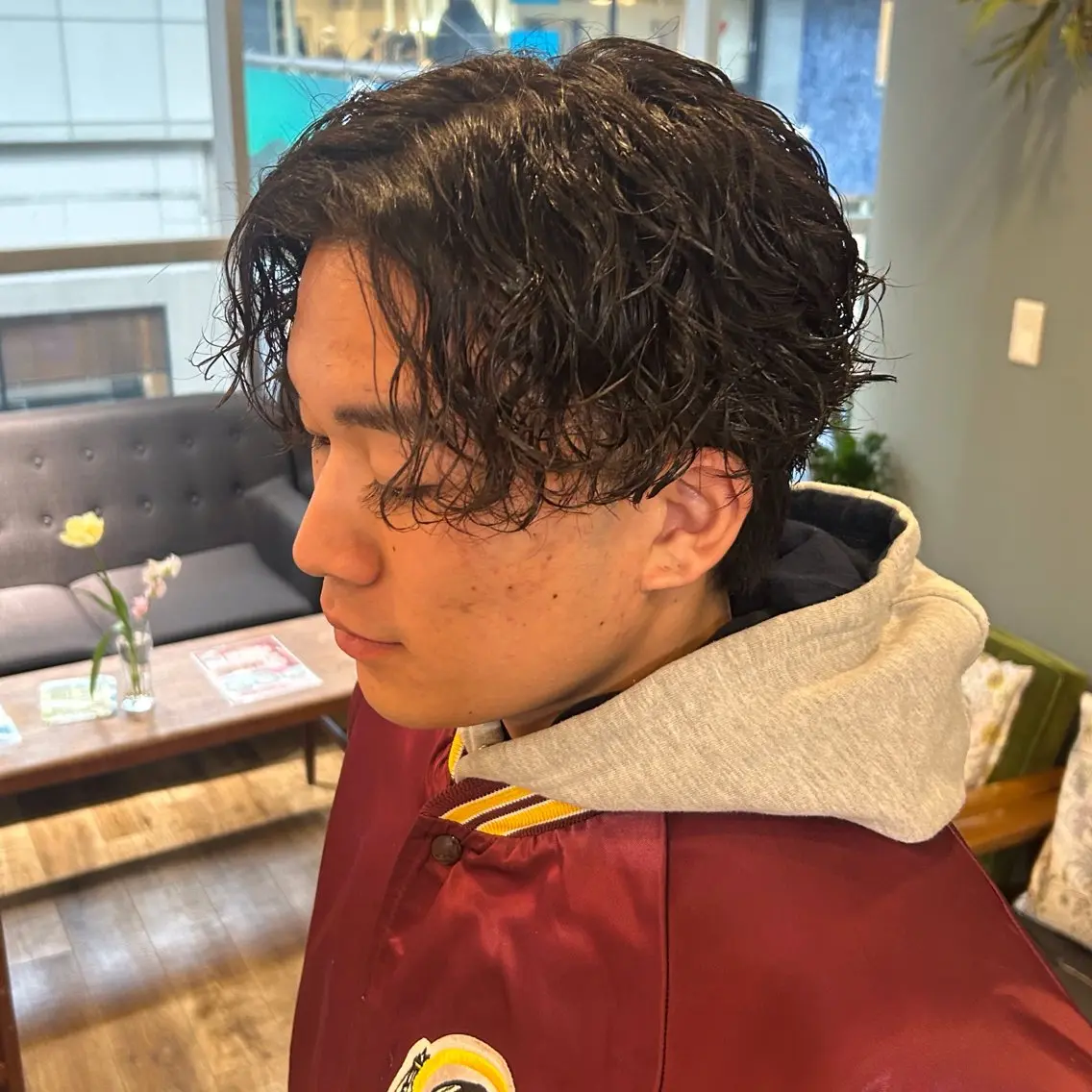 セミロング パーマ メンズ センターパート メンズパーマ セミロングパーマ 顔周りカット カット パーマ 鶴田 将清のヘアスタイル
