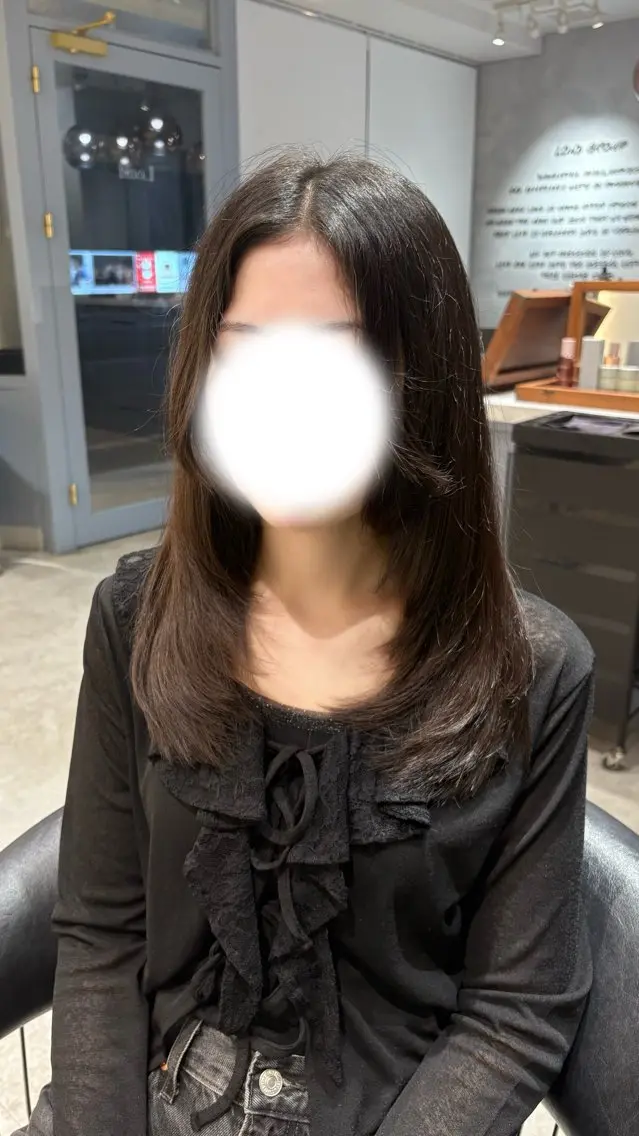 セミロング mio🐶💗カット /艶カラー/矯正のヘアスタイル