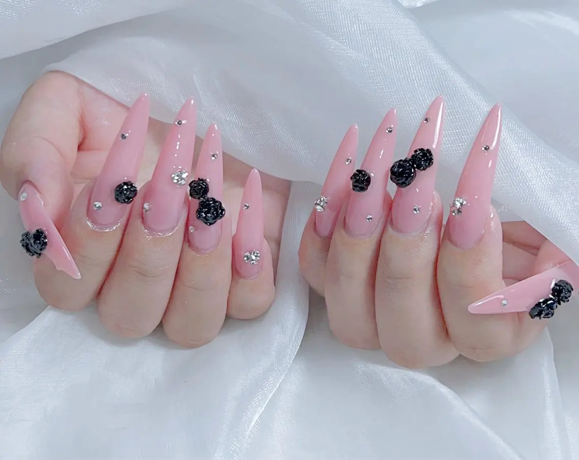 ネイル 成人式 ロングネイル マグネットネイル 大理石ネイル(マーブル) リボン ハンドネイル ZUZU AMEE NAILのネイルデザイン