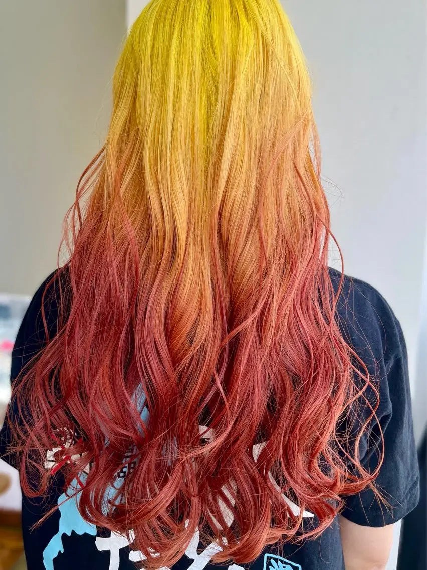 ロング カラー デザインカラー グラデーションカラー イエローカラー ヘアカラー 派手髪デザインカラー ヒロカのヘアスタイル