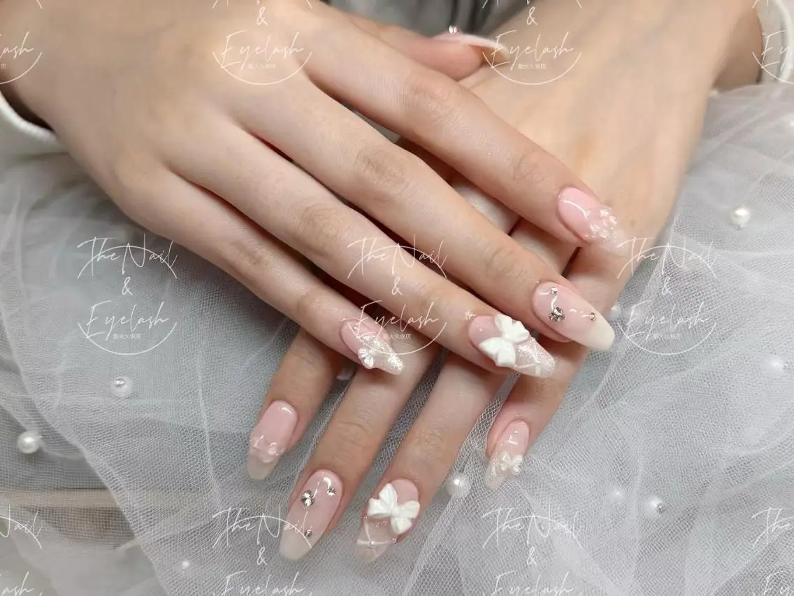 ネイル ガーリー ハート キラキラネイル 韓国ネイル ロングネイル ハンドネイル ハンドケア The Nail & Eye Lashの眉毛・アイブロウイメージ