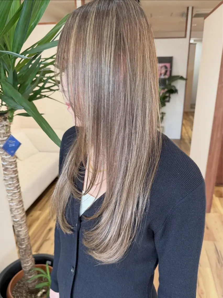 ロング カラー ハイライトカラー ハイライト カット ヘアカラー トリートメント 田室 和幸のヘアスタイル