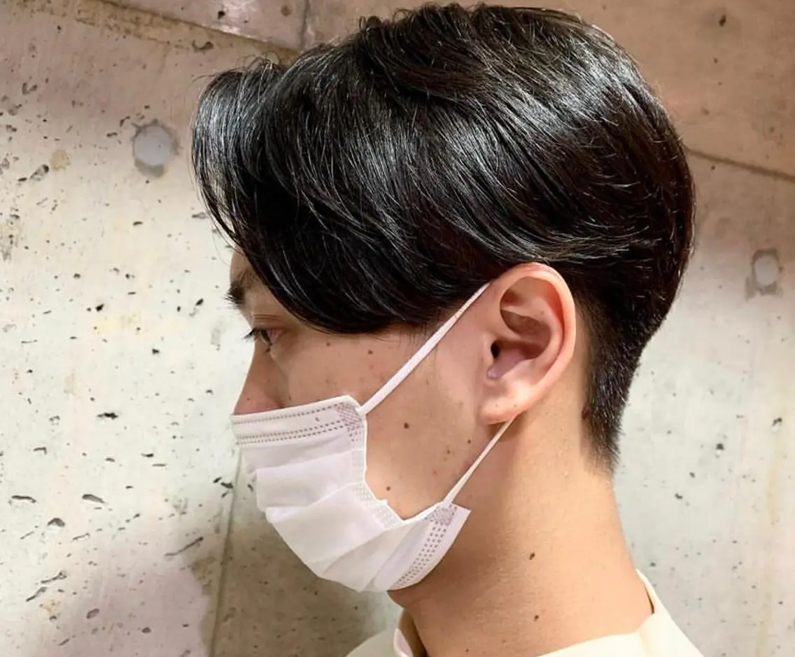 ミディアム メンズ ミディアムパーマ センターパート メンズパーマ タカクラ カズキのヘアスタイル