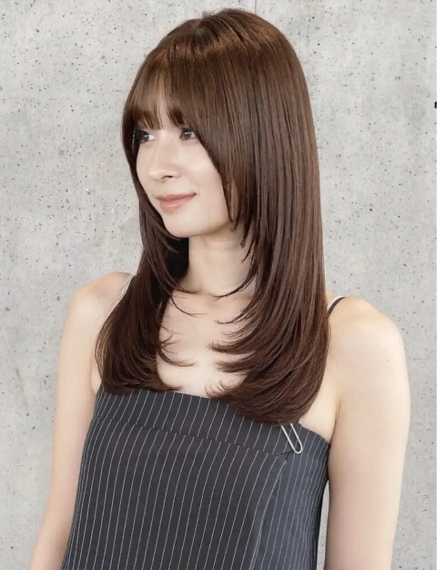 セミロング カラー ブリーチ透明カラー/ レイヤーカット海希のヘアスタイル