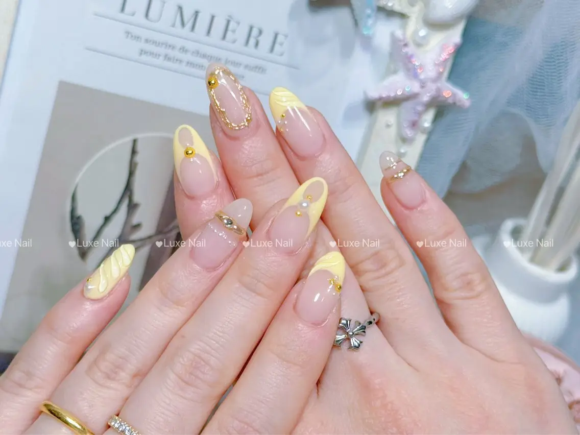 ネイル アートネイル オーロラネイル カジュアル クリアネイル 長さ出し ハンドネイル ハンドケア Luxe Nail Salonのネイルデザイン