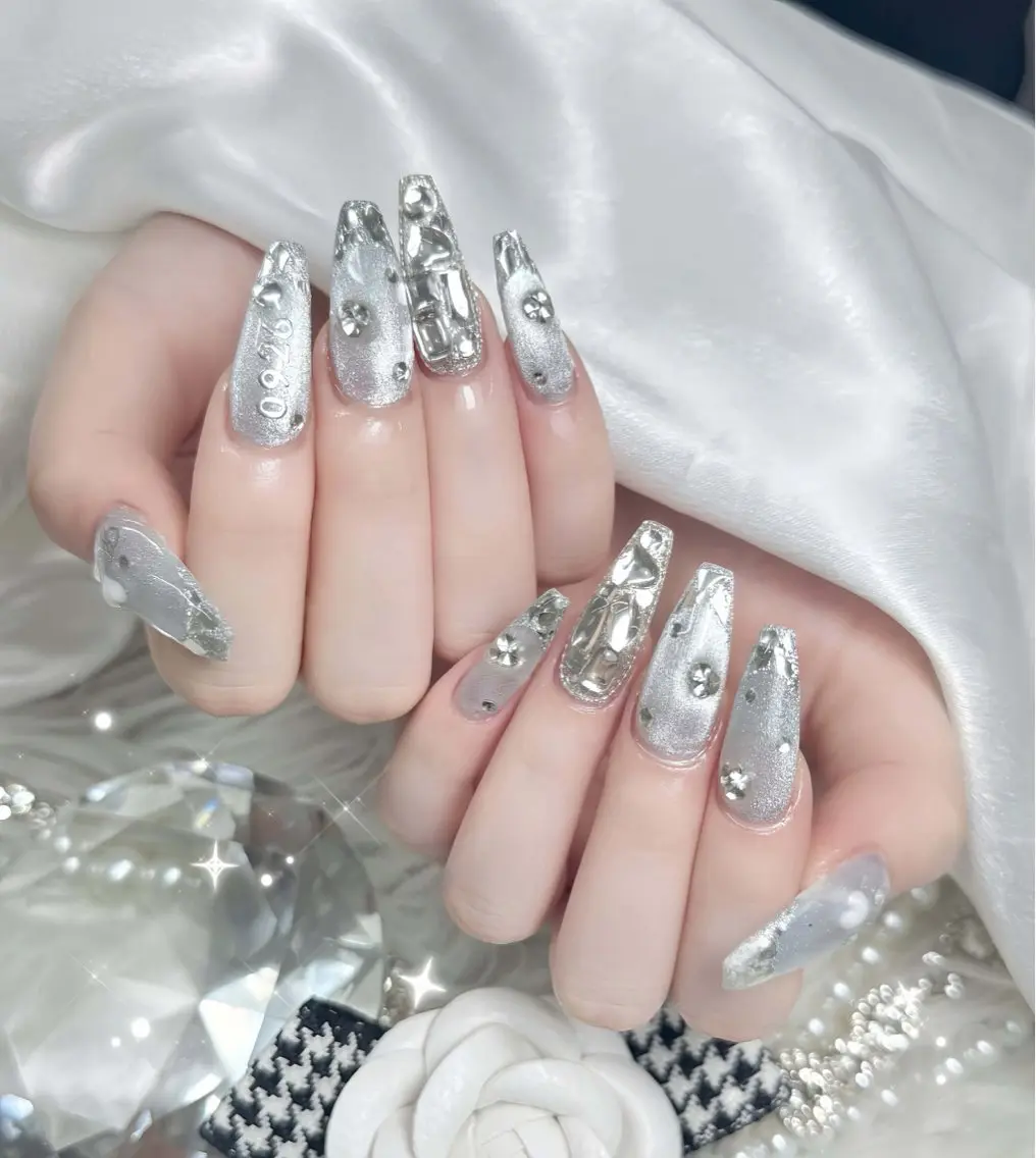 ネイル 長さ出し フレンチネイル ガーリー キラキラネイル 韓国ネイル ハンドネイル ハンドケア Nova Nailのネイルデザイン