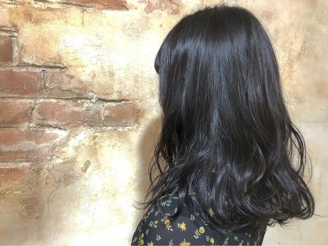 セミロング カラー ブリーチ 透明感カラー ブリーチなしカラー パ ルのヘアスタイル