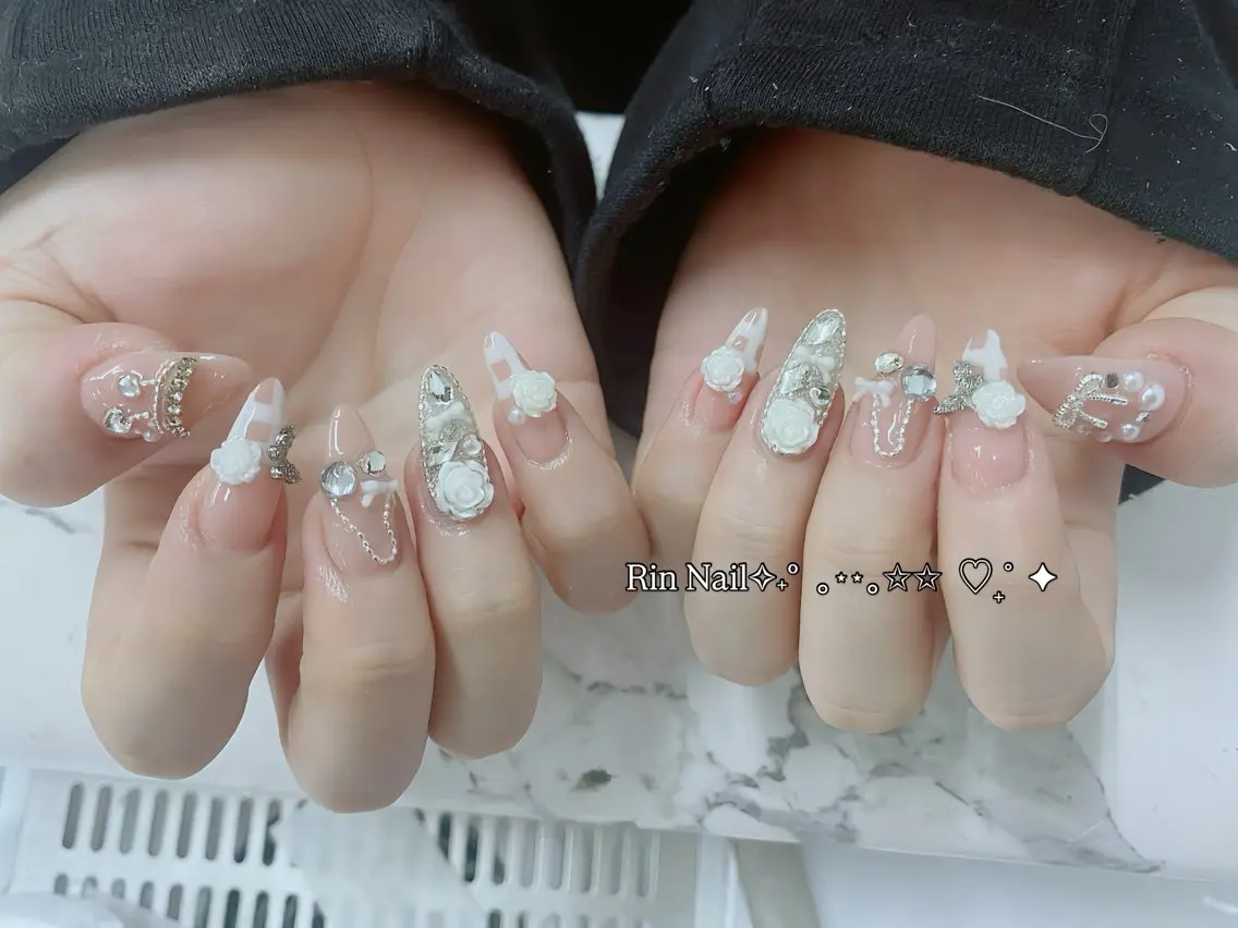 ネイル ボルドー フレンチネイル グラデーション キラキラネイル 韓国ネイル ハンドネイル Rin Nail 新大久保店のネイルデザイン