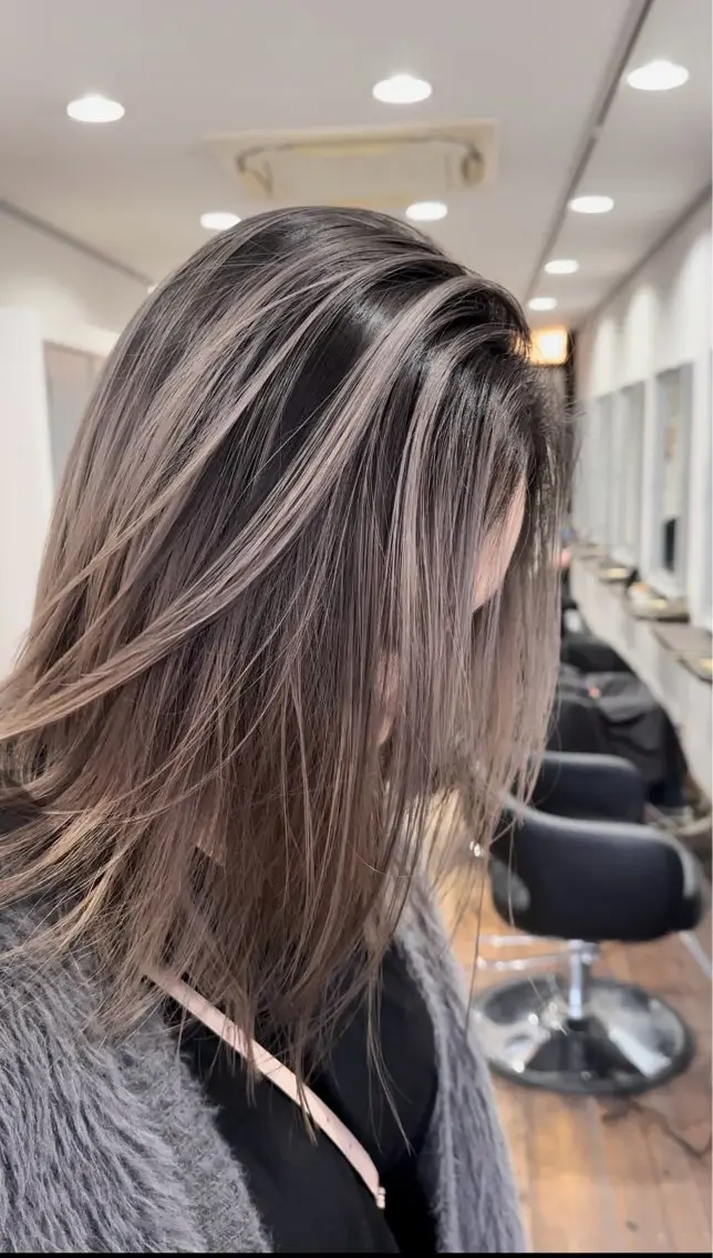 ミディアム レイヤーカット カット ヘアカラー トリートメント バレイヤージュ 隅中秀弥のヘアスタイル