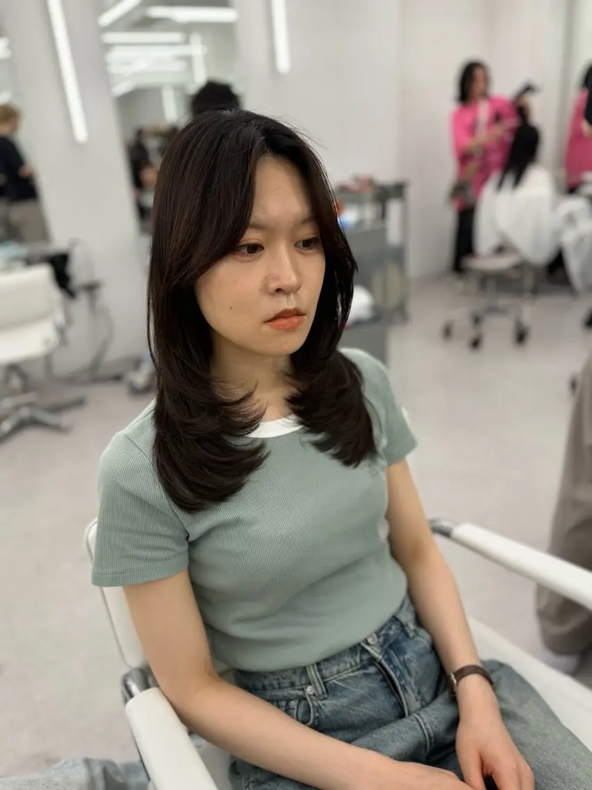 ミディアム カラー カット ヘアカラー トリートメント 顔まわりの神様✨ 透明感カラー藤嶋秀幸のヘアスタイル