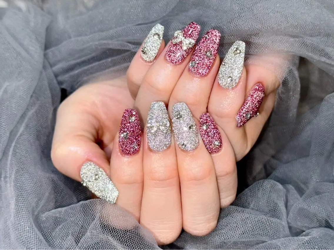 ネイル フラッシュネイル ラメ(グリッター) ピンク シルバー ハンドネイル Nail Salon KURELLYのネイルデザイン