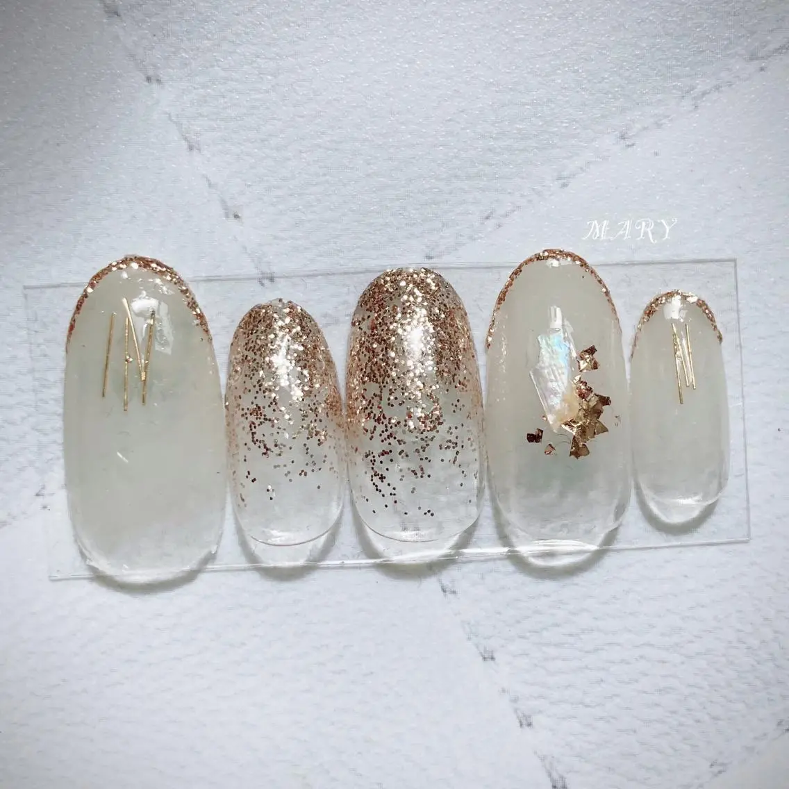 ネイル ゴールド グラデーション キラキラネイル ニュアンスネイル ハンドネイル Mary nail .narumiのネイルデザイン