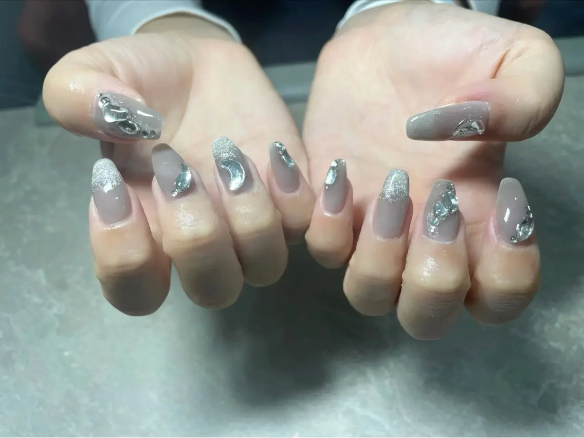ネイル LAVISH 大和店 emi･:*+のネイルデザイン