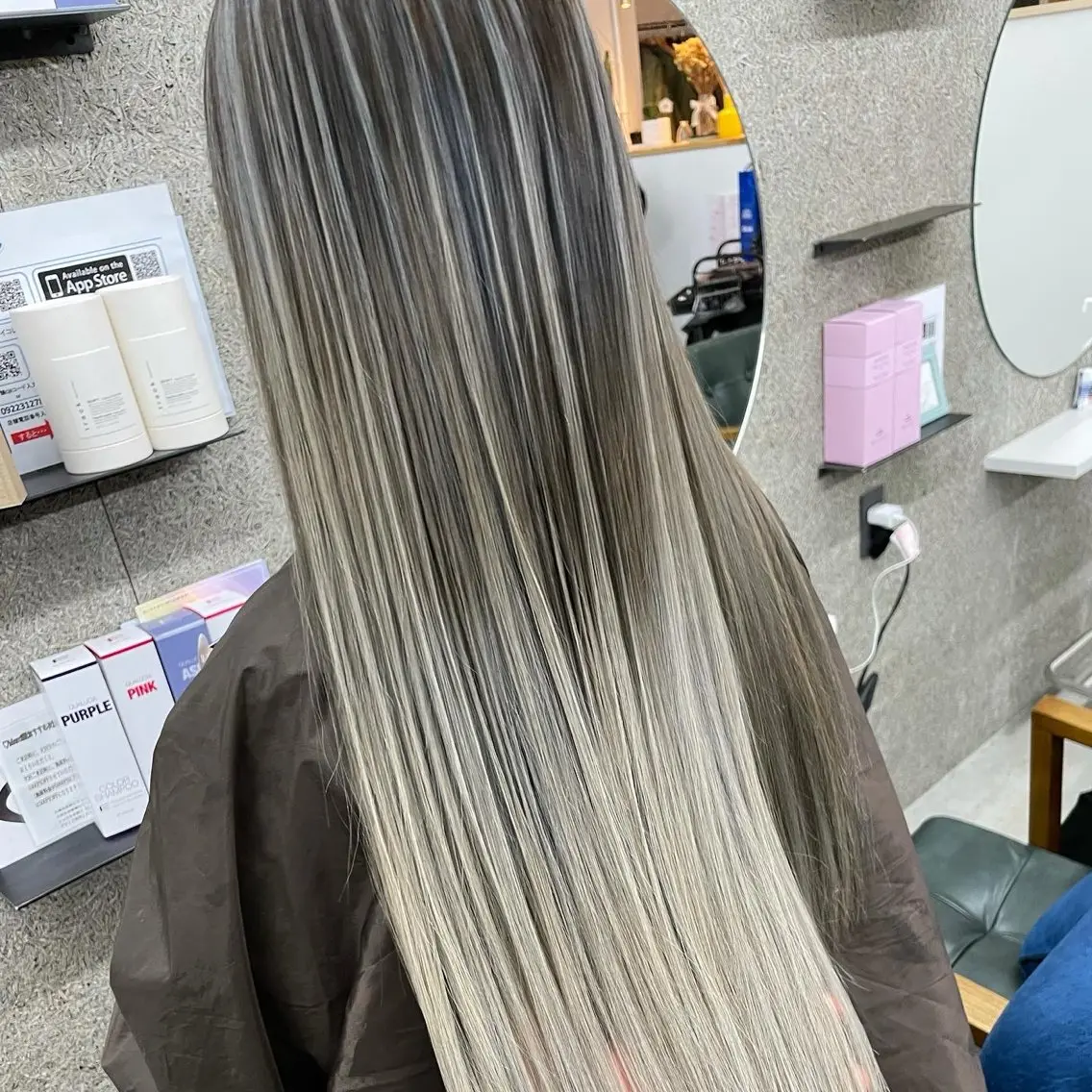 ロング カラー アッシュ バレイヤージュ レイヤーカット ヘアカラー トリートメント Lull1人美容室 バレイヤージュのヘアスタイル