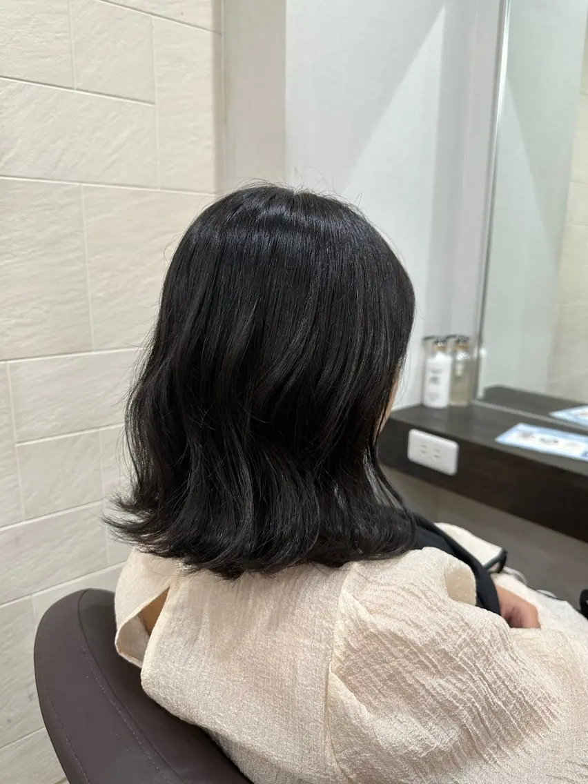 セミロング TOMOMI /フロレゾンのヘアスタイル