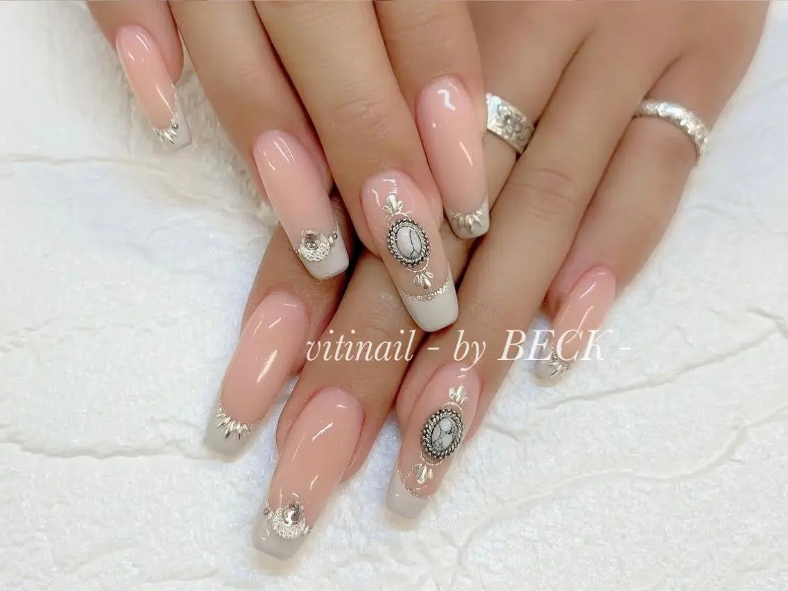 ネイル vitinail/ 𝘠𝘶𝘬𝘪.のネイルデザイン