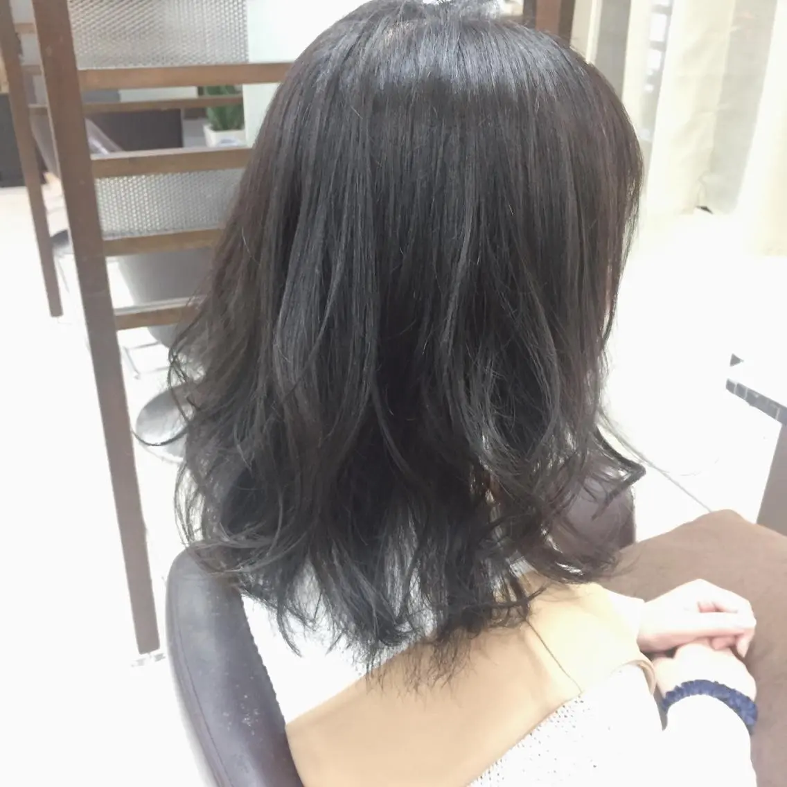 ミディアム セミロング カラー 透明感カラー ダークグレー ダークグレージュ グレージュ 大平 美沙のヘアスタイル