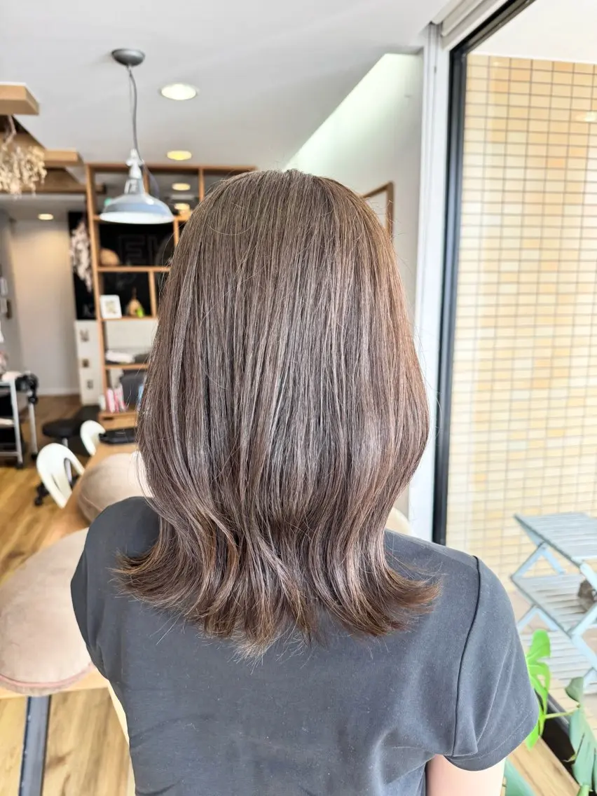 ロング カラー グレージュ ヘアカラー トリートメント ツキダテ ユイのヘアスタイル