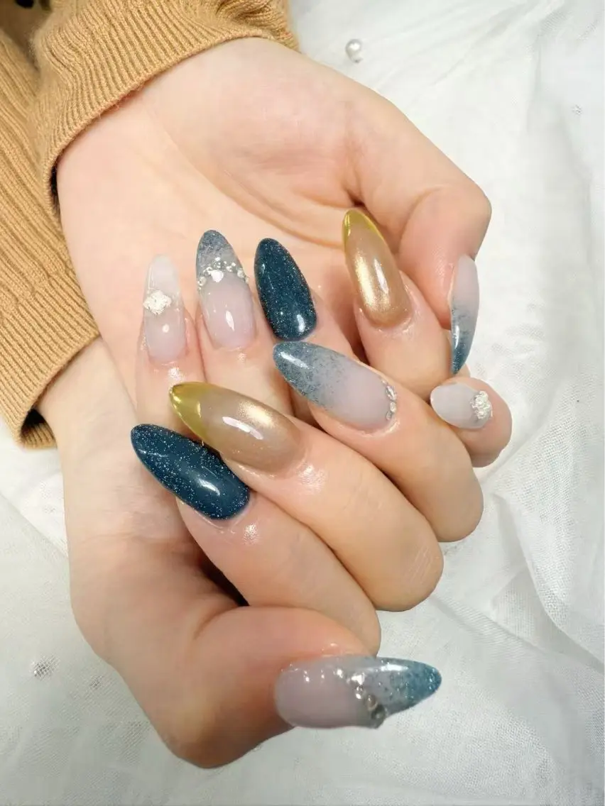 ネイル ハンドネイル 🌈 Laule'aのネイルデザイン