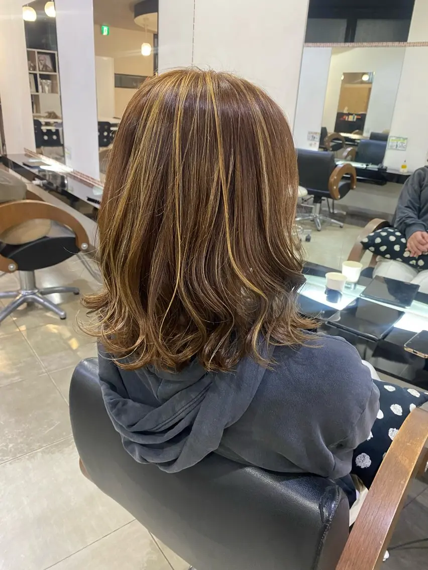 ミディアム カラー ヘアアレンジ ハイライトカラー ハイライト 烏山 達也のヘアスタイル